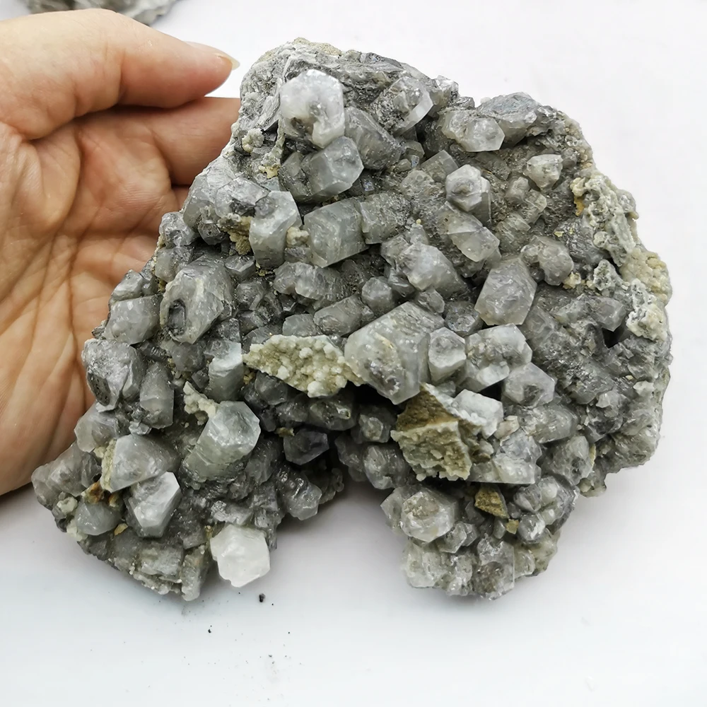 Натуральный флуоресцентный серый кальцит 577 г колональный калькспар скелетный