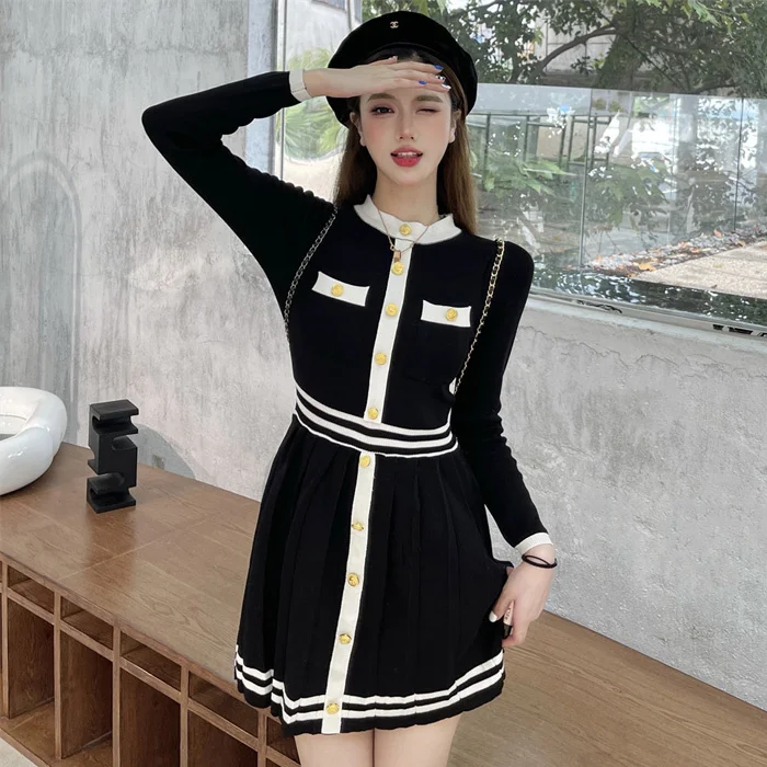 

Женское трикотажное платье с длинным рукавом и круглым вырезом