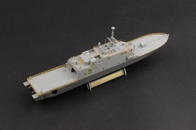 Игрушечный боевой корабль Trumpeter 04549 масштаб 1/350 USS Freedom LCS 1 литоральный хобби
