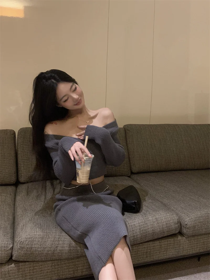 Женский трикотажный комплект из двух предметов свитер и юбка Осень-зима 2021 |