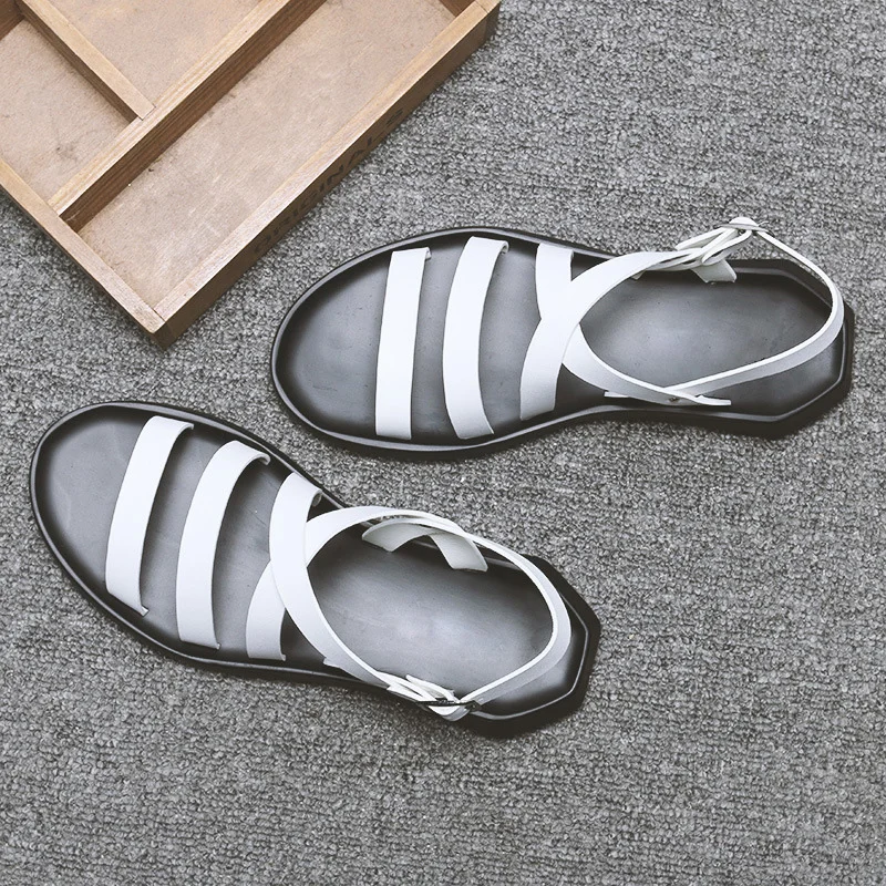 

2021 Summer Beach Sandals Mens Shoes Casual PU Leather Men Sandals Flat Holiday Beach Sandals Male Black White Shoes N039