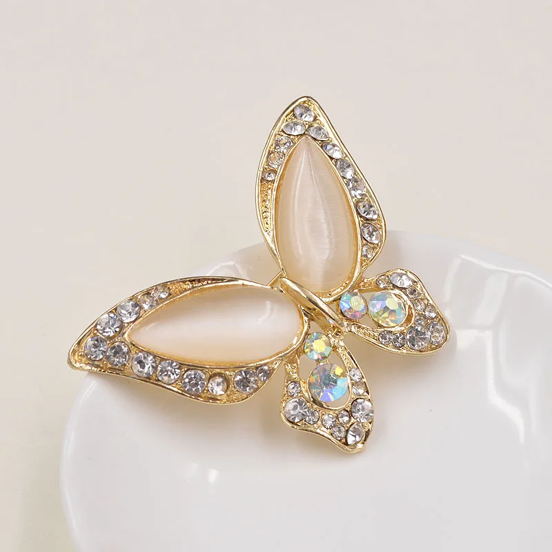 

Young Tulip Cute Styles Gold Butterfly Brooches For Women Creative Crystals Needles Fancy Style Badge Jewelry Fending Luxury