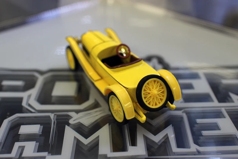 Новинка 1/43 редкий металлический литой Золотой винтажный автомобиль