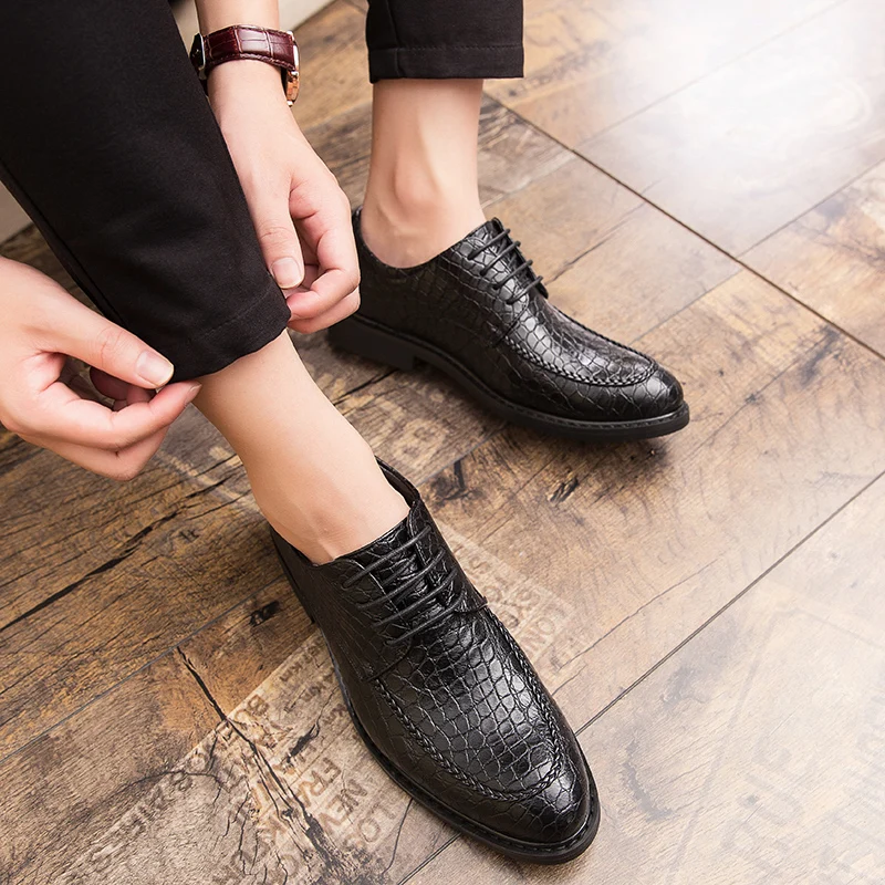 Туфли мужские кожаные оксфорды дышащие на шнуровке плоская подошва модные