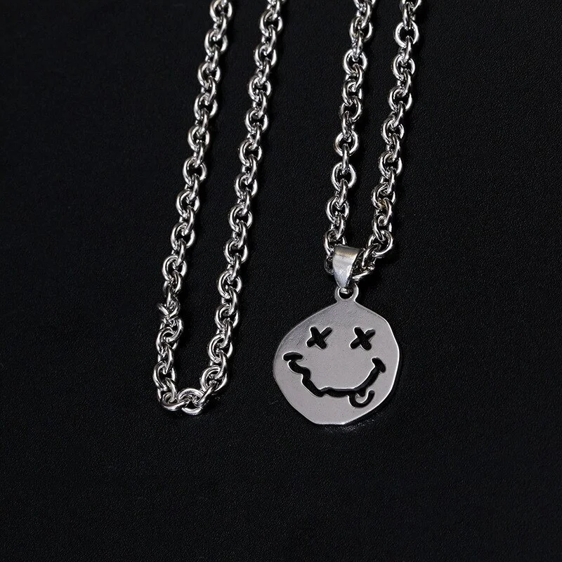 

Fashion New Punk Chain Hip Hop Gothic Style Smiley Pendant Necklace on Neck