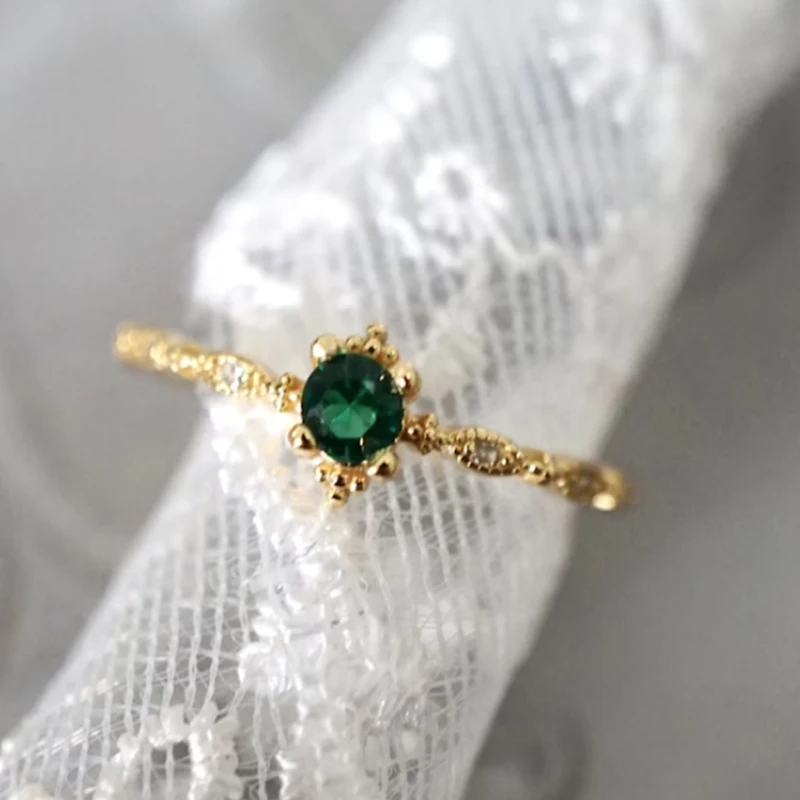 

Light Luxury Gold Emerald Gemstone Ring for Women Exquisite Twist Thin Ring Wedding Engagement Birthday Finger Jewelry Gift