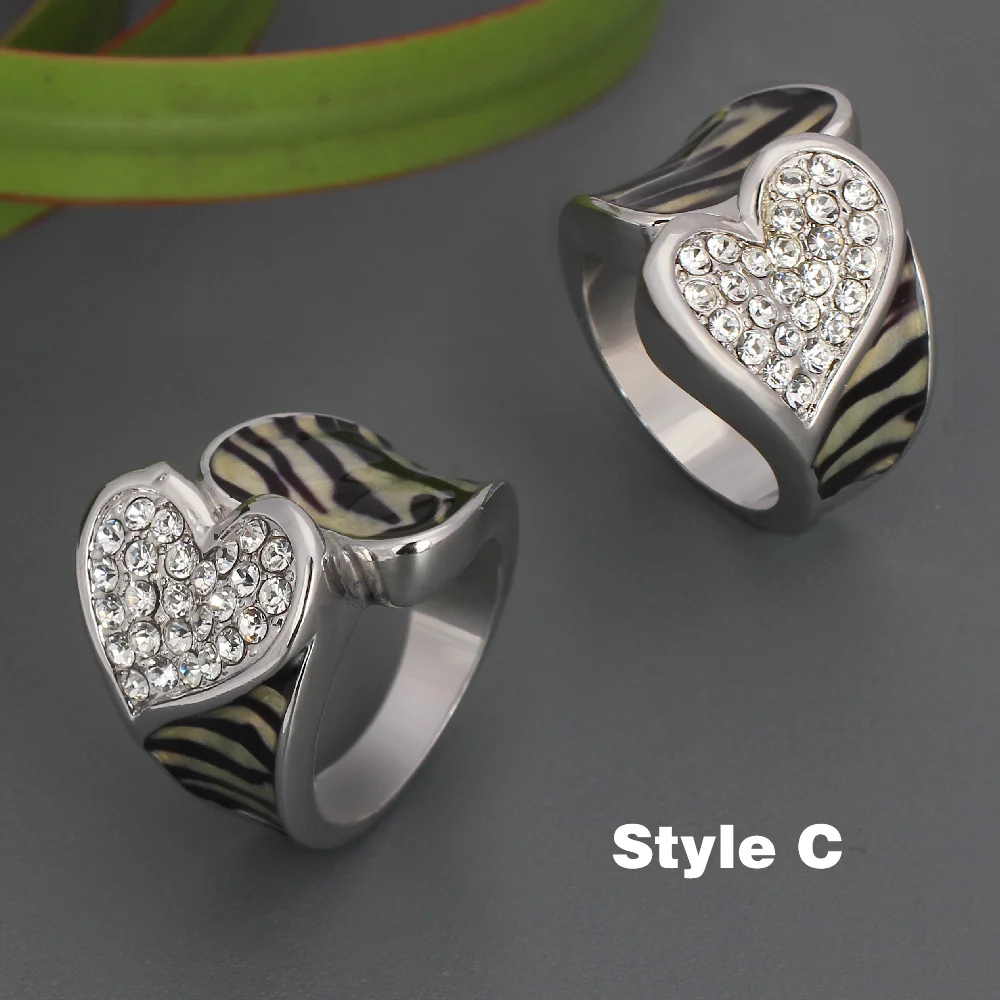 TIRIM с леопардовым принтом и черными кристаллами ручной работы Комплект: кольца