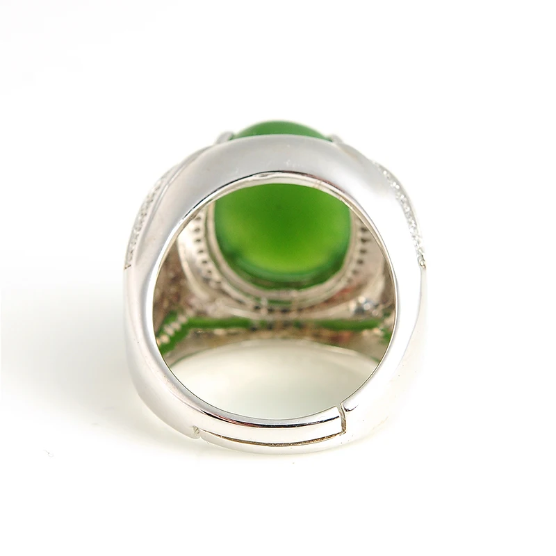Кольцо из натурального нефрита инкрустированное серебром 925 пробы