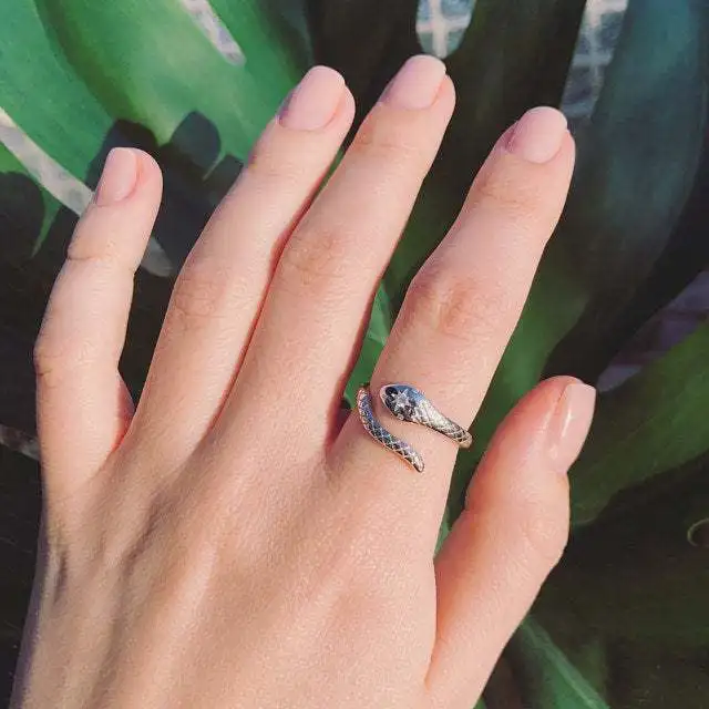

Personality Gold Color Snake Ring Inlay White Zircon Crystal Ring for Cocktail Party Women' Ring Wedding Engagement Ring Jewelry