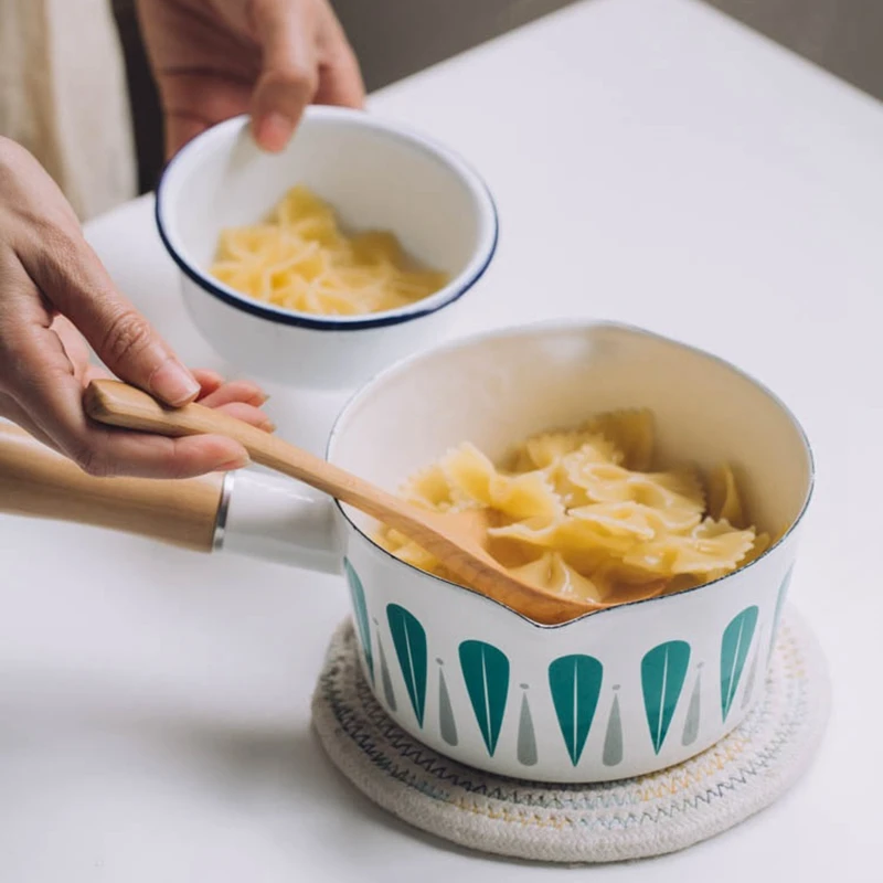 Маленькая эмалированная суповая кастрюля 1 л в японском стиле с узором листьев