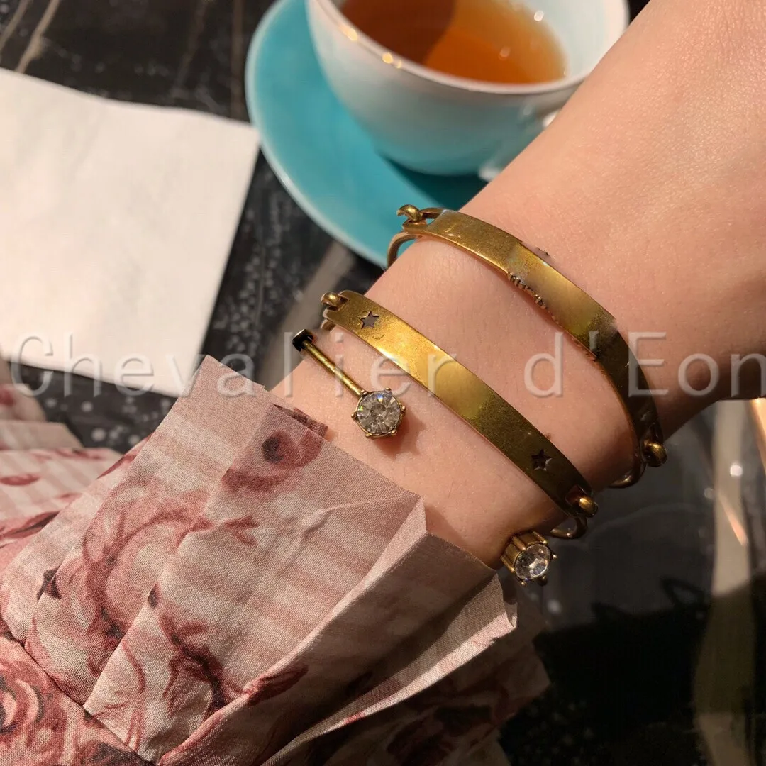 

Chevalier d'Eon Hot Brand 2021 Party Holiday Jewelry High Quantity Vintage Collar Chain 3pcs Women Hand Bracelet Set