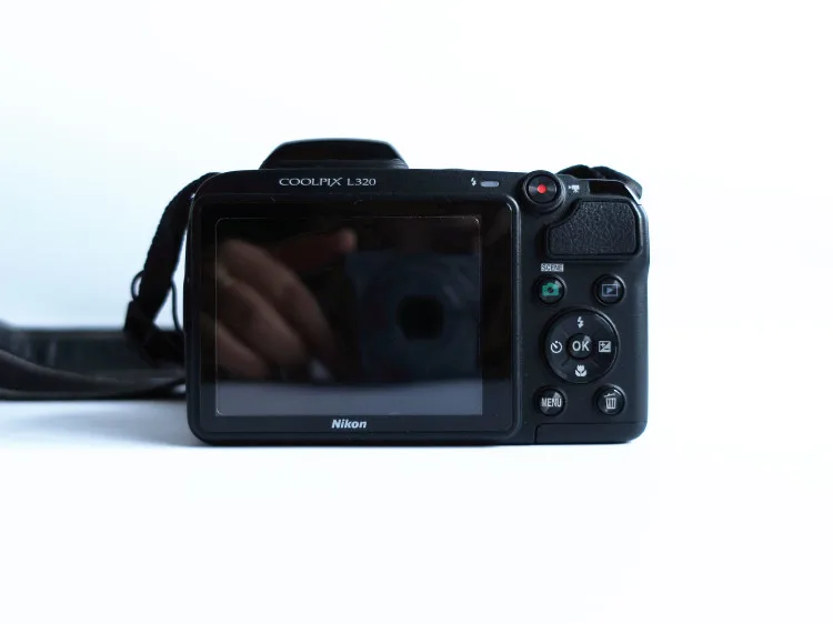 Цифровая камера Nikon COOLPIX L320 16 1 МП с цифровым CCD датчиком изображения 26x оптическим