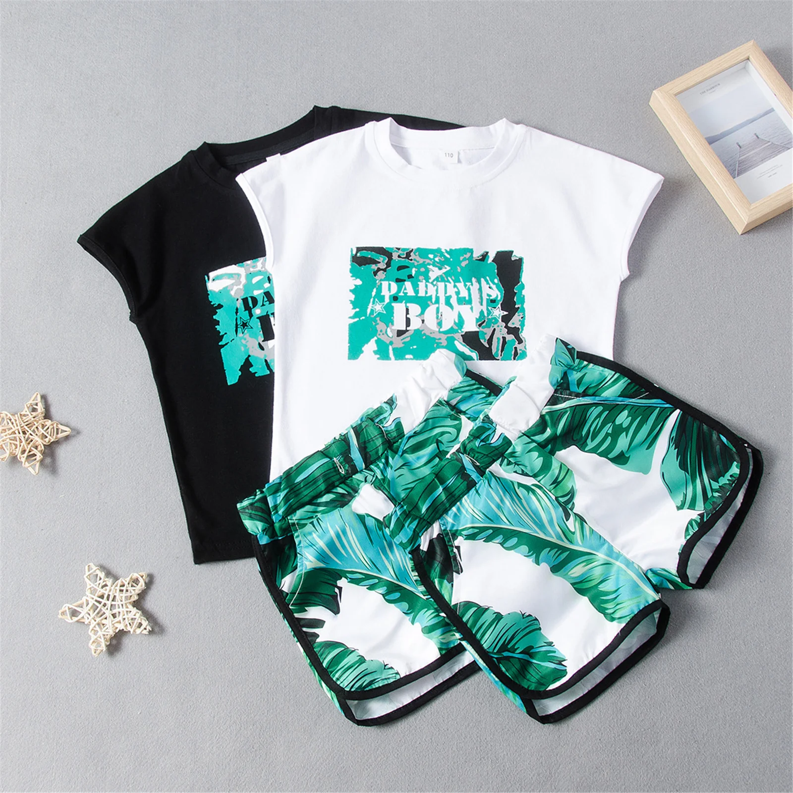 

2Pcs Leisure Style Baby Boys Outfit Summer Toddlers Round Collar Sleeveless Letter Tops Banana Leaf Printing Shorts Casual Set