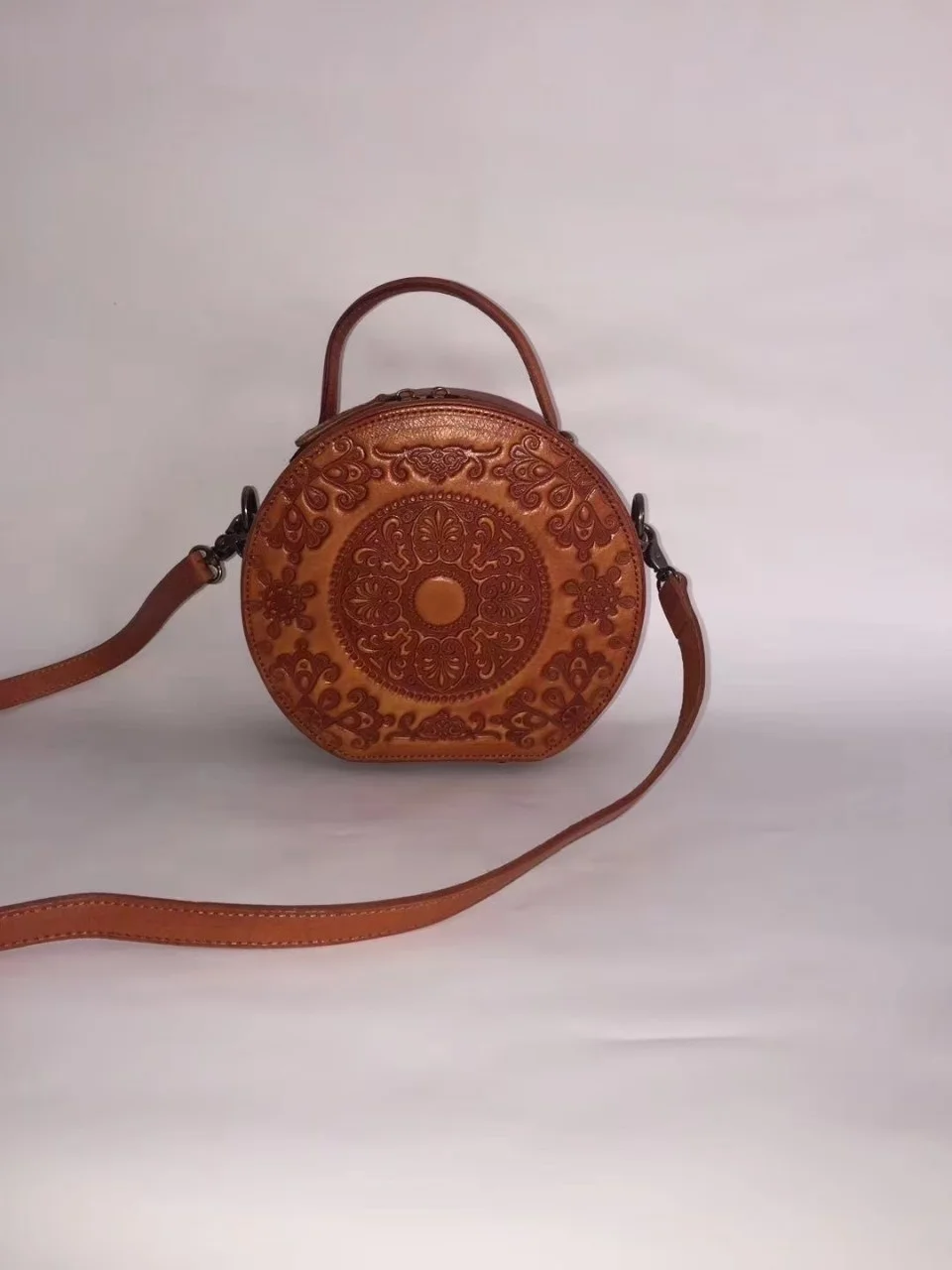 

2021 new leather women's bag with soft round cake on the top