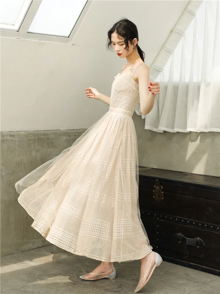 Ретро бежевое кружевное свободное платье сексуальное с вырезами на бретельках