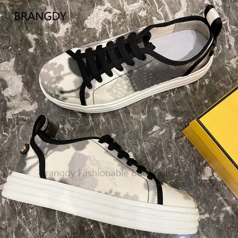 

2021 Canvas Flatform Low-Top Sneakers Round Toe Embroidered Front Lace-up Fastening Shoes Designer Cotton Women Running Shoes