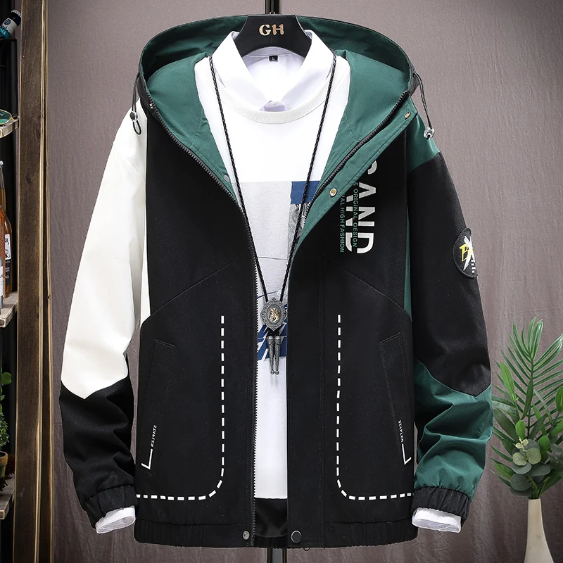 

Куртка мужская демисезонная составного кроя с капюшоном и принтом