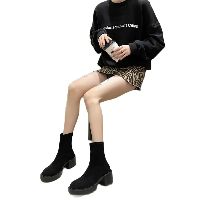 

Новинка Осень-зима 2021 модные трендовые стильные женские ботильоны удобные и теплые короткие плюшевые женские ботинки размер