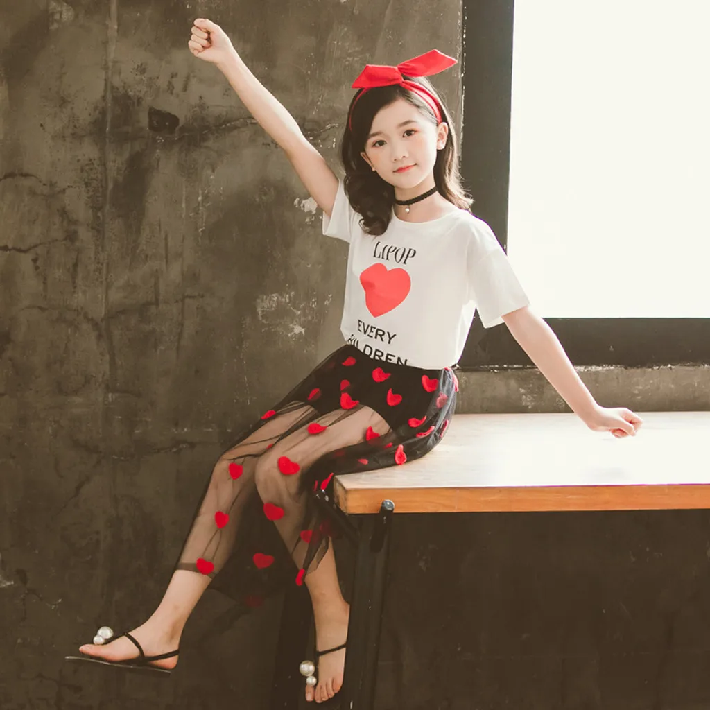 Футболка с коротким рукавом и надписью в форме сердца для девочек