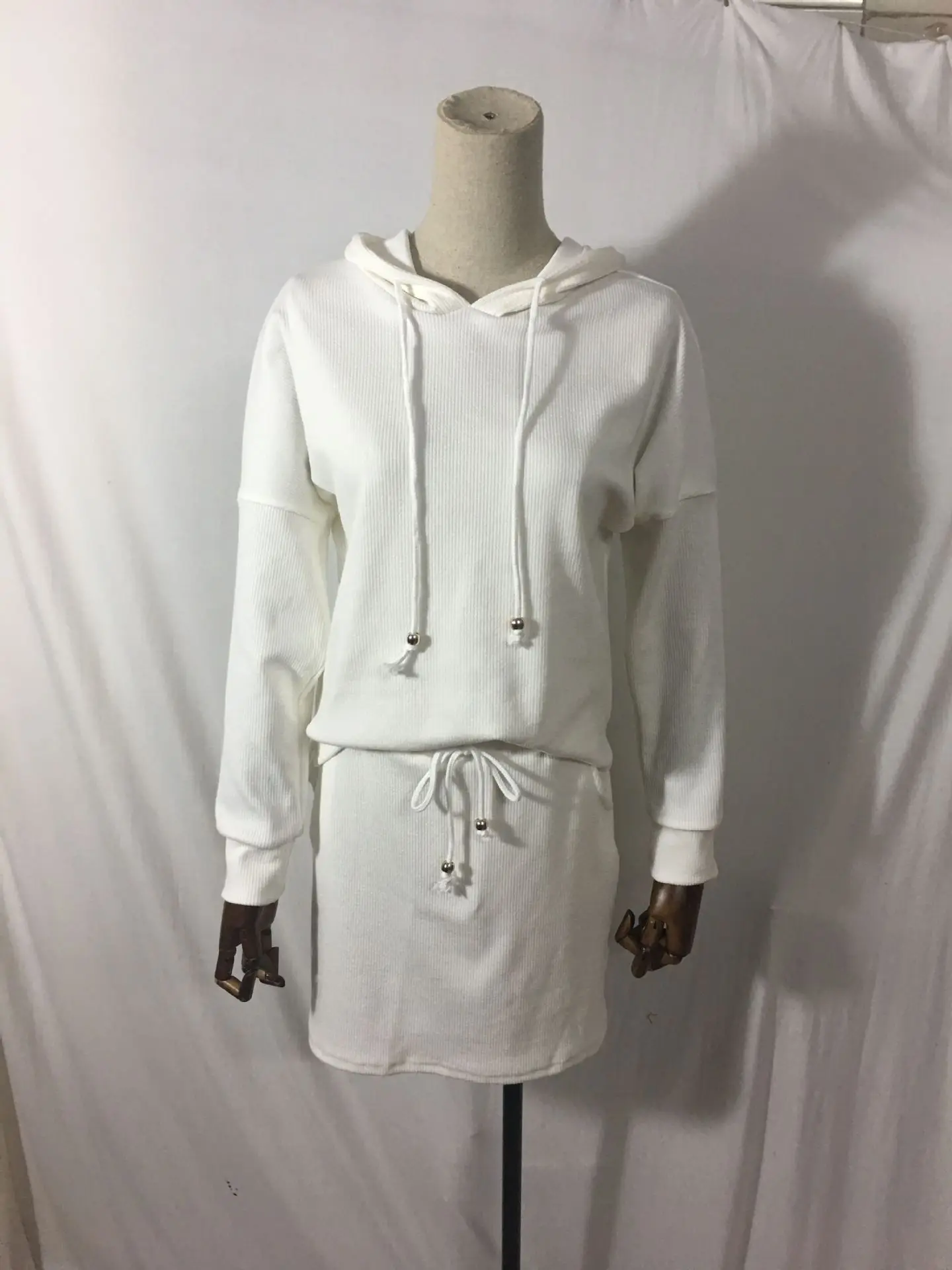 

2021 Long Seeve Hooded Top and Skirt Two Piece Set Women White Suits Autumn Casual Solid Color Hoodie Suit Female Streetwear