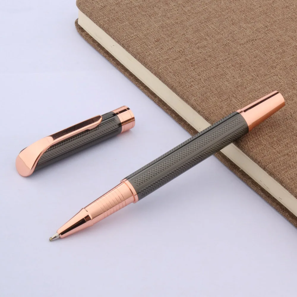 Роскошная шариковая ручка серого цвета с отделкой розового золота гравировкой