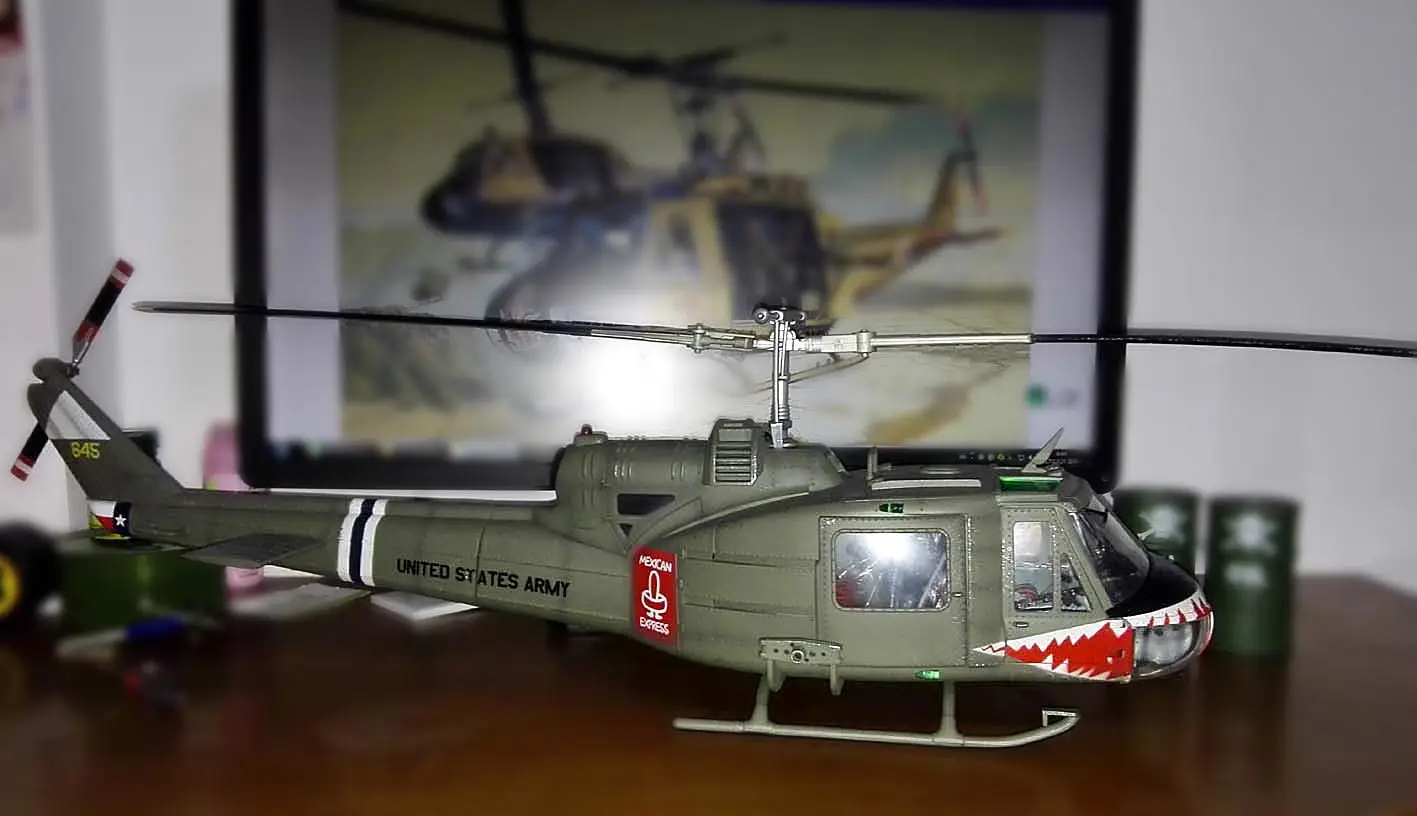 Армии США UH-1 Акула 1/18 Huey готовой вертолет easy Model Ограниченная серия |