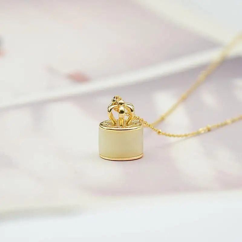 

Natural Hetian Jade S925 Sterling Silver as Right as Rain White Jade Pendant Jade Crown Necklace Simple Silver Jewlary Gilding