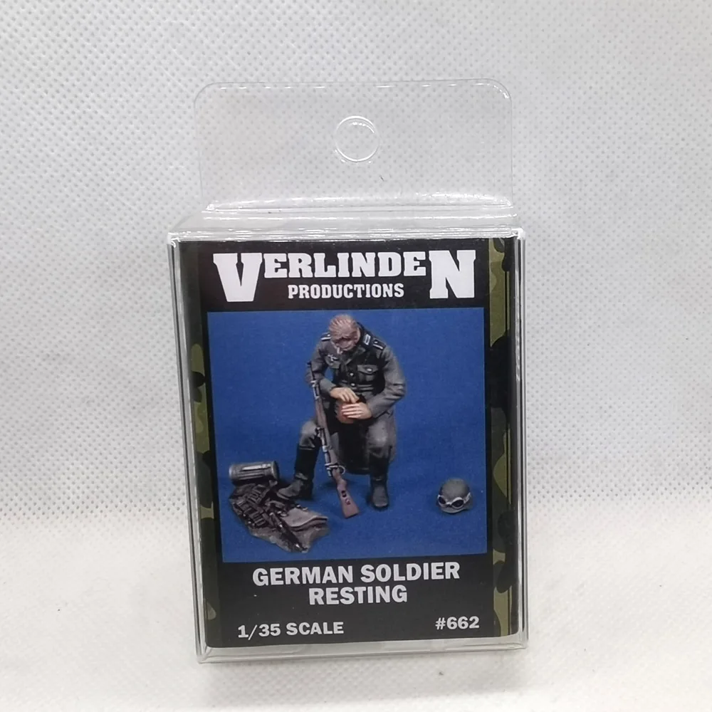

1/35 WWII German Soldier Resting with Gear VERLINDEN #662 Resin Model Unassembled Uncolored