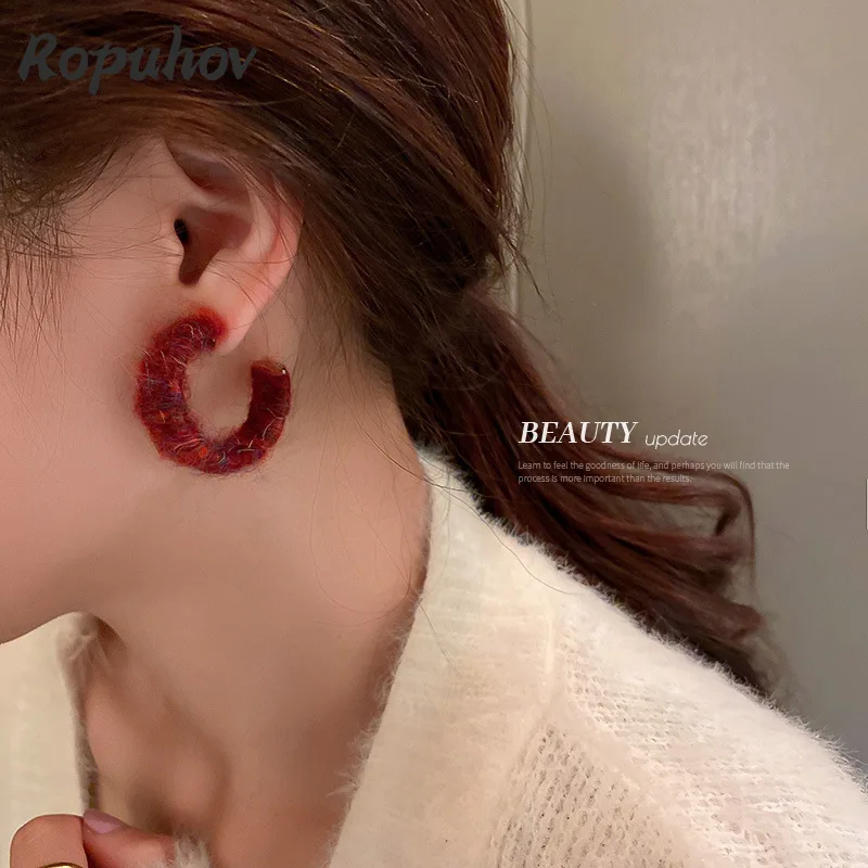 

Новинка 2021, корейские женские серьги Ropuhov из серебра 925 пробы с плюшевой иглой в форме буквы с, серьги в стиле ретро, серьги-Джокер