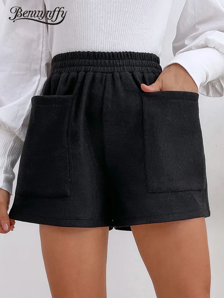 

Benuynffy Черные Карманы передние женские шорты осень зима элегантные с высокой эластичной талией модные офисные женские шорты с широкими штан...