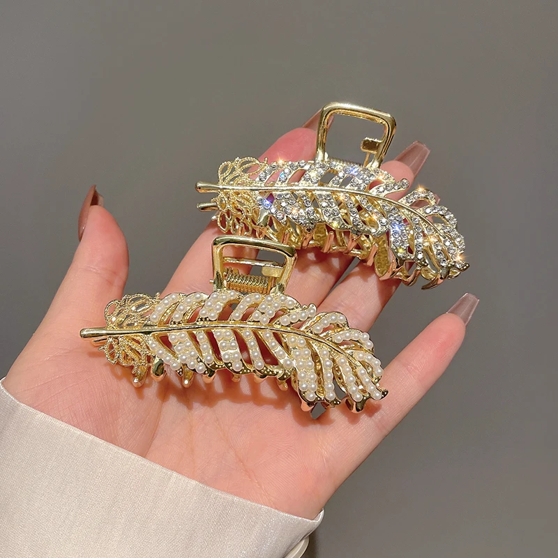 

Vigant Leaf Hairpin Shark Clip Rhinestone Hair Clips For Women Elegant Preal Headdress Clip Side Hairpin Hair Accessories 2021
