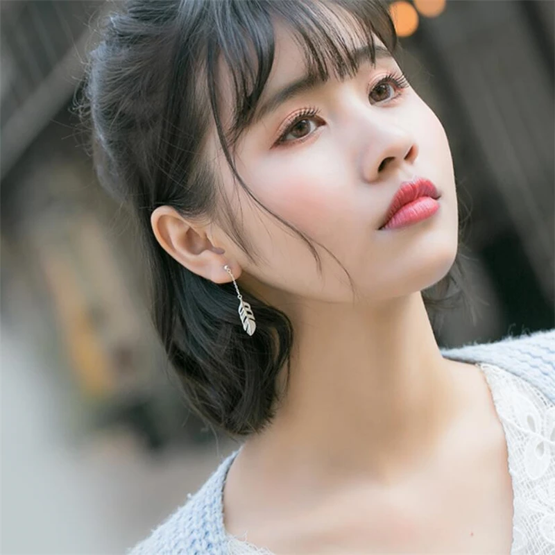 

Korea Sweet Feather Short Creative 925 Sterling Silver Temperament Personality Trendy Female Dangle Earrings