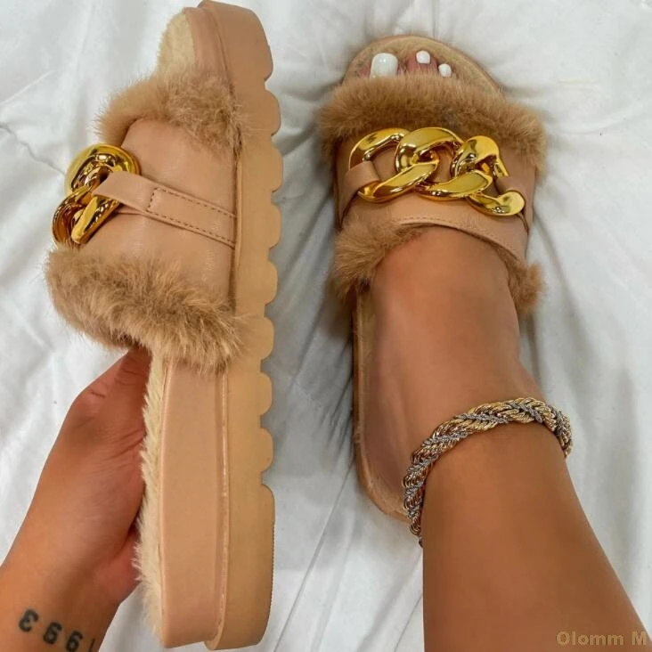 

2021 summer omen new round-toe thick-soled flat mid-heel fur sandals large size metal chain slippers Home all-match flip flop