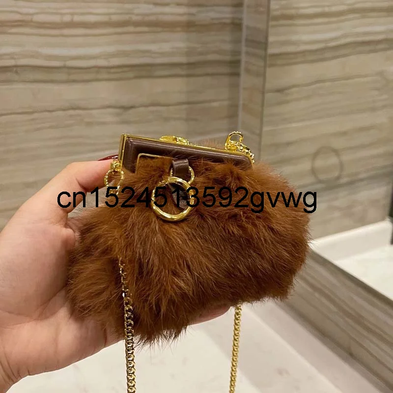 

2021 Retro Fur Metal Hemming Irregular Leather Clutch Bag Ladies New Single Shoulder Messenger Bag size 10*8 cm