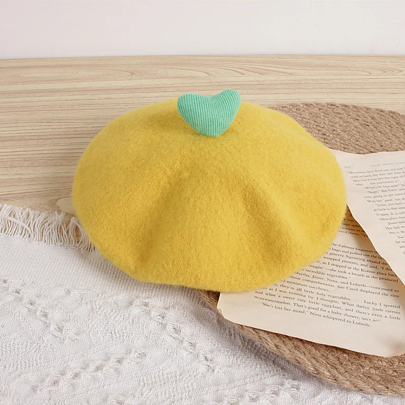 Шапка-берет детская осенне-зимняя теплая с объемными сердечками для девочек 2022 |