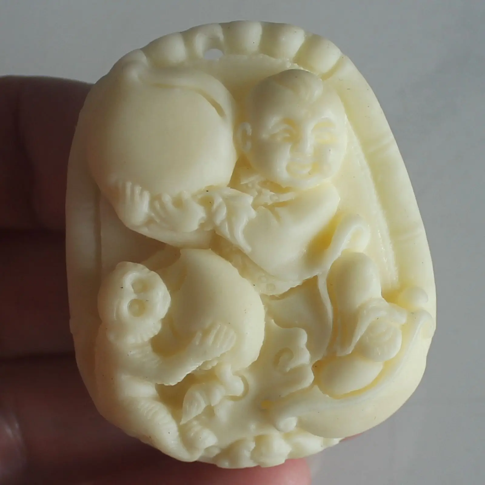 Резной кости обезьяна персик Подвеска для мальчика сделай сам ювелирное изделие