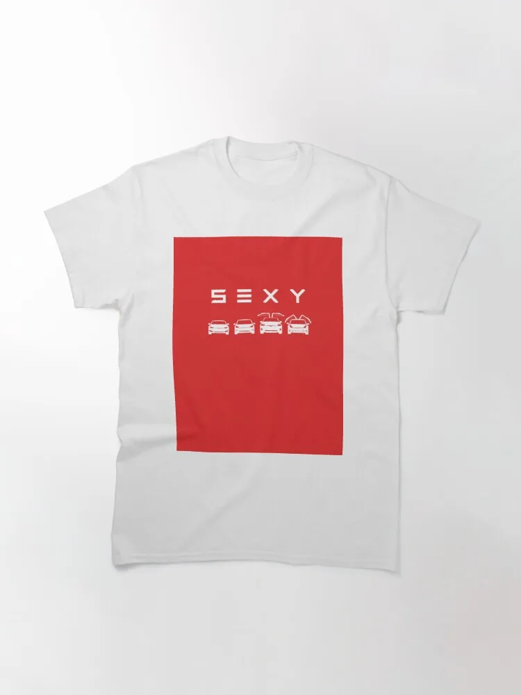 

Классическая футболка с красным автомобилем