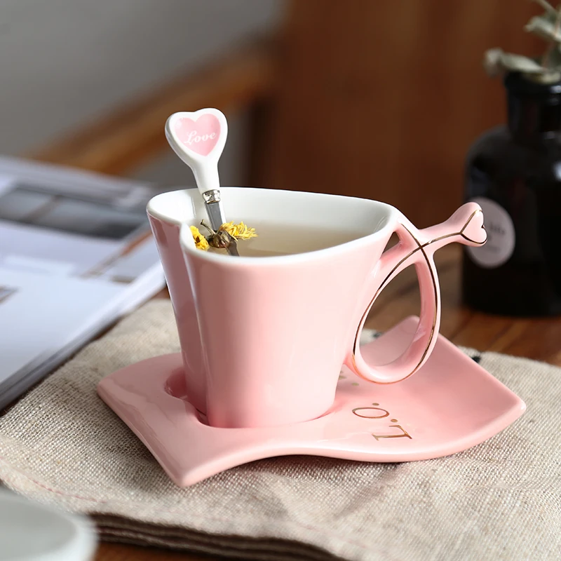 

Ceramic Cup Creative Heart-Shaped Couple Cup Coffee Mug Set Wedding Birthday Gift Milk Saucer With Handrip tasse à café