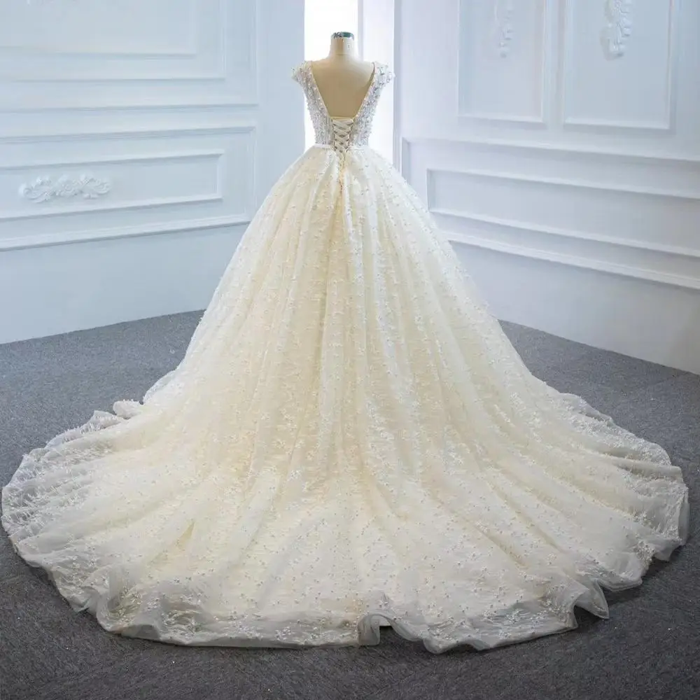 DD JYOY Luxury Pearls Ball Gown Wedding Dress 2020 Custom Made Lace Wedding Gown V Neck Long Train Sleeveless Lace Up Back