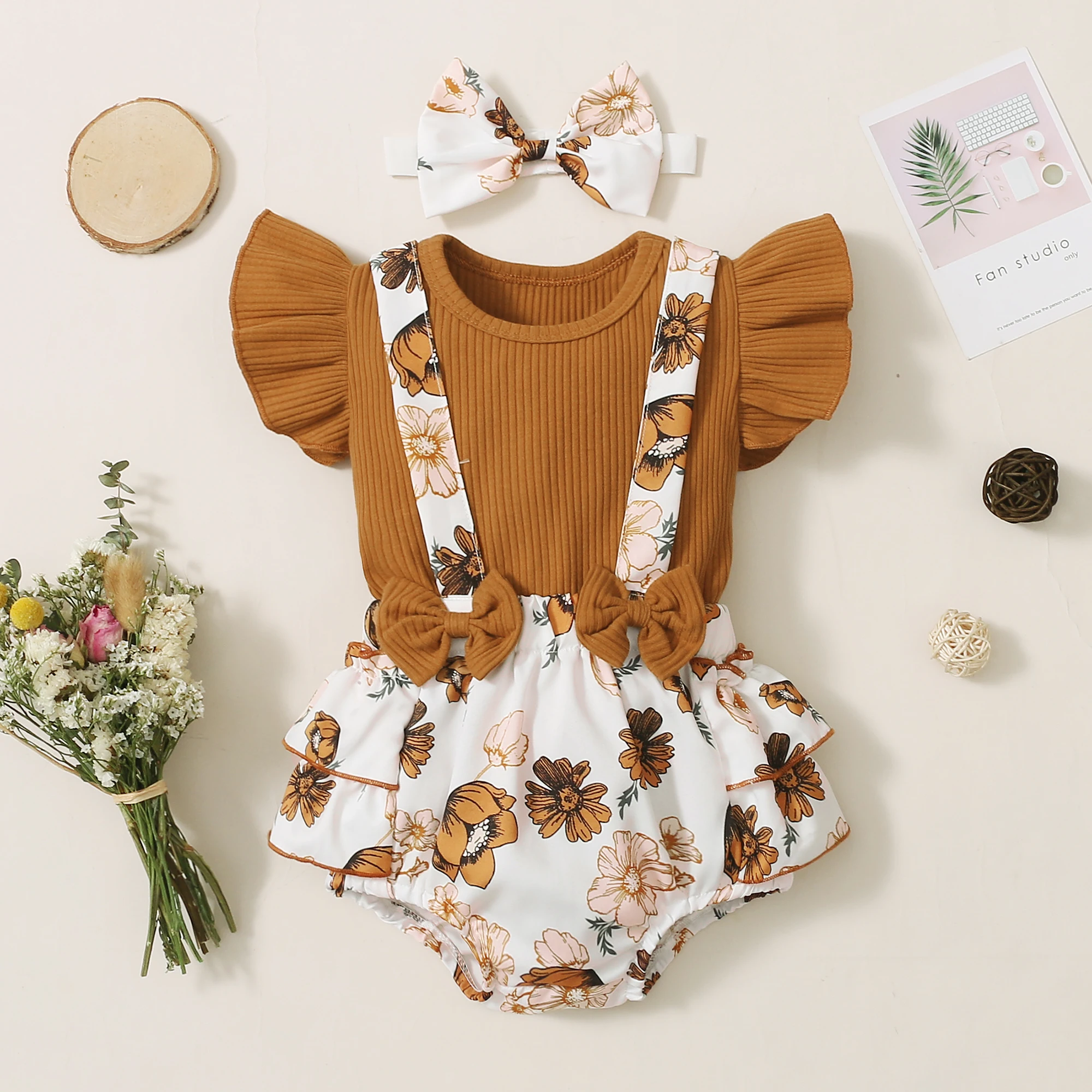 

3 шт./комплект, футболка с цветочным принтом и шорты на подтяжках