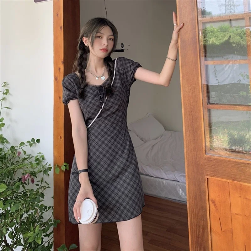 

Girl Commutes Black and Gray Plaid Rac