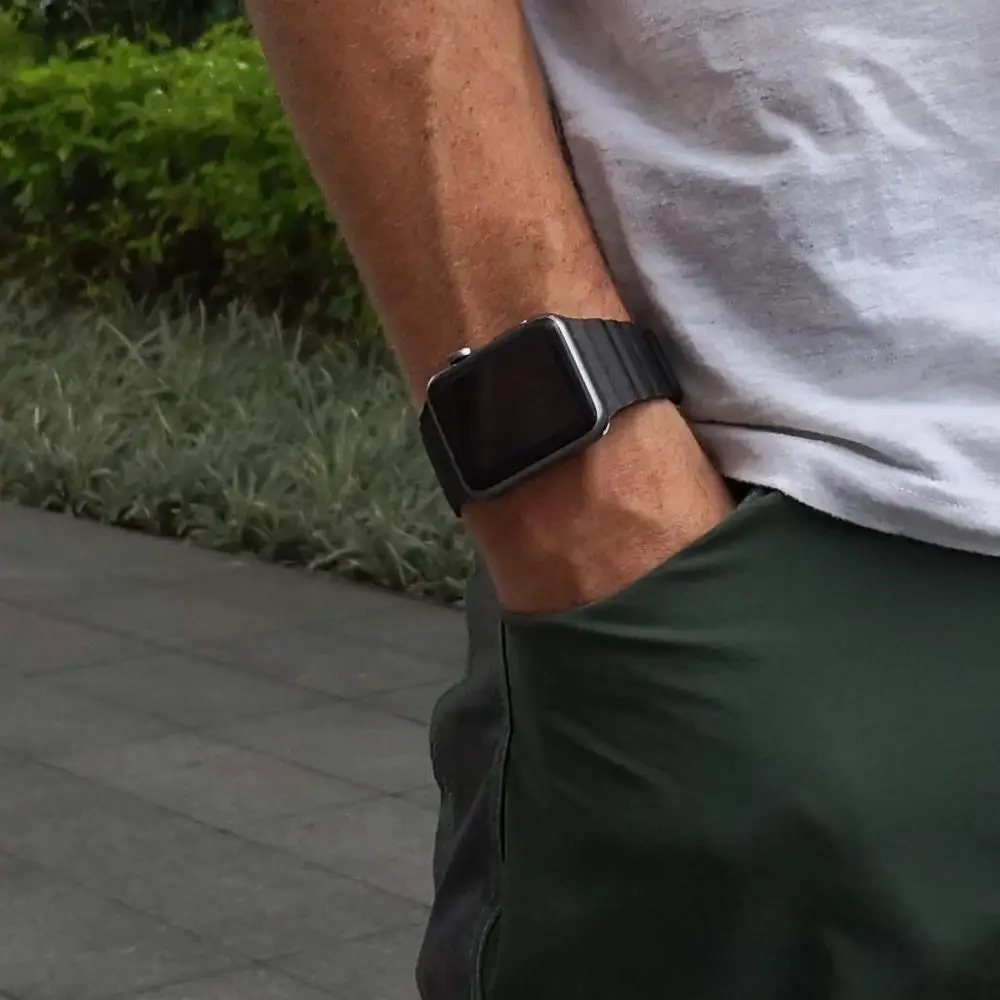 Ремешок кожаный для Apple Watch Band 44 мм 42 40 38 браслет с сильной магнитной застежкой iWatch