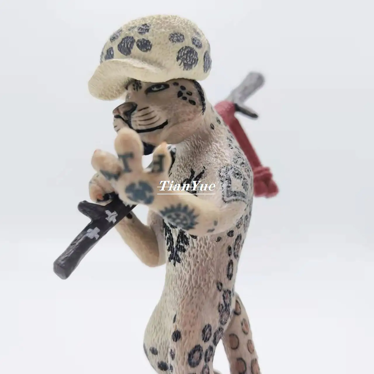 

Anime Law as show Leopard Vinyl Model Boxed Figure 15cm