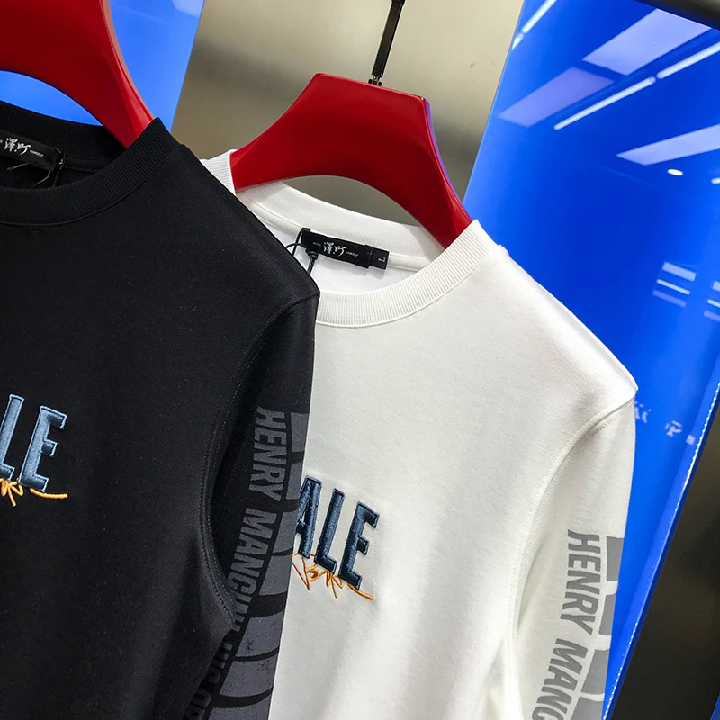 

2020 fashion brand autumn men's new top letter embroidery offset printing figure image fashion versatile long sleeve sweater