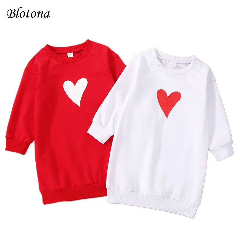 

Платье-пуловер свободного покроя с длинным рукавом и круглым вырезом