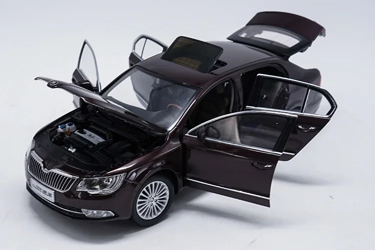 1:18 Skoda Superb сплав модель автомобиля статические металлические модельные автомобили оригинальная коробка для коллекции подарков