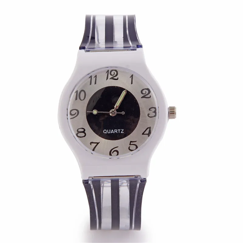 Часы наручные женские кварцевые с резиновым ремешком люксовые повседневные