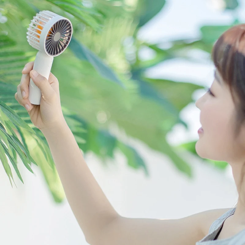 Мини переносной вентилятор на руке с заряжаемой батареей для охлаждения настольный с подставкой 3 режима для дома офиса путешествий.