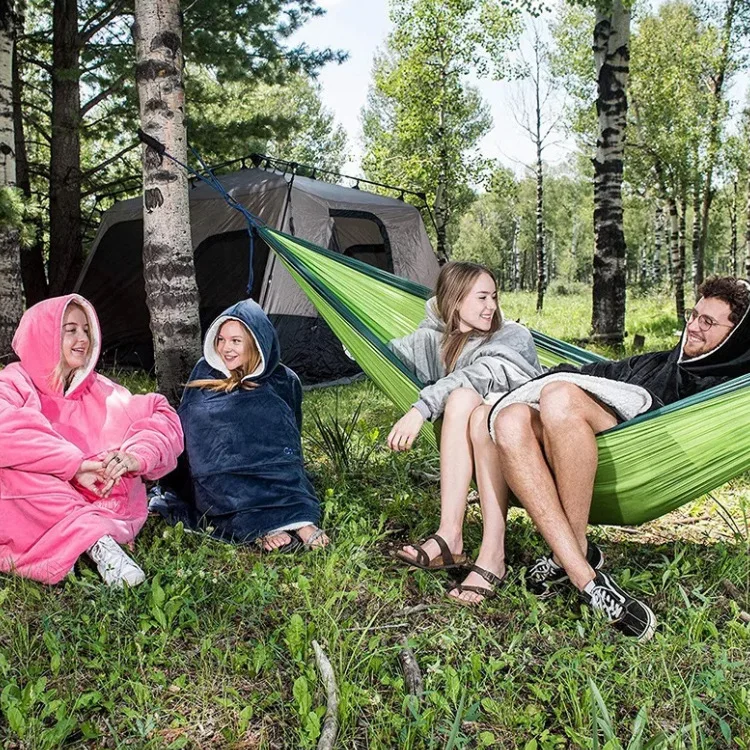 Шерстяное одеяло с рукавами из микрофибры | Дом и сад