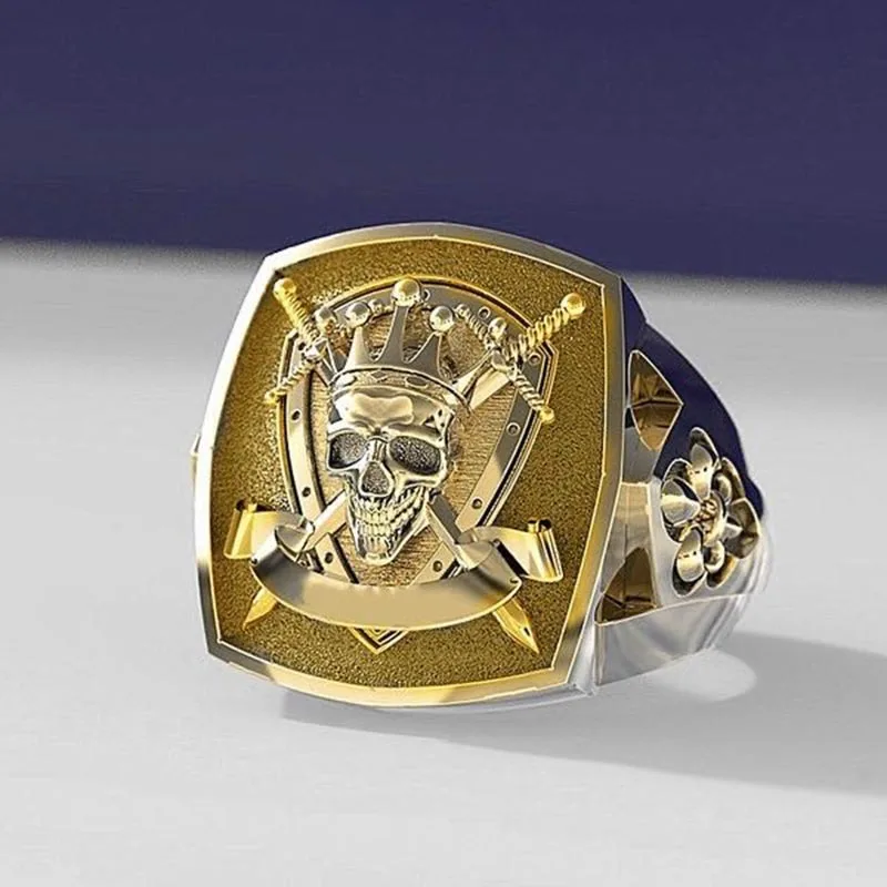Мужское кольцо в виде короны и черепа золотистое стиле готика байкера Байкерской